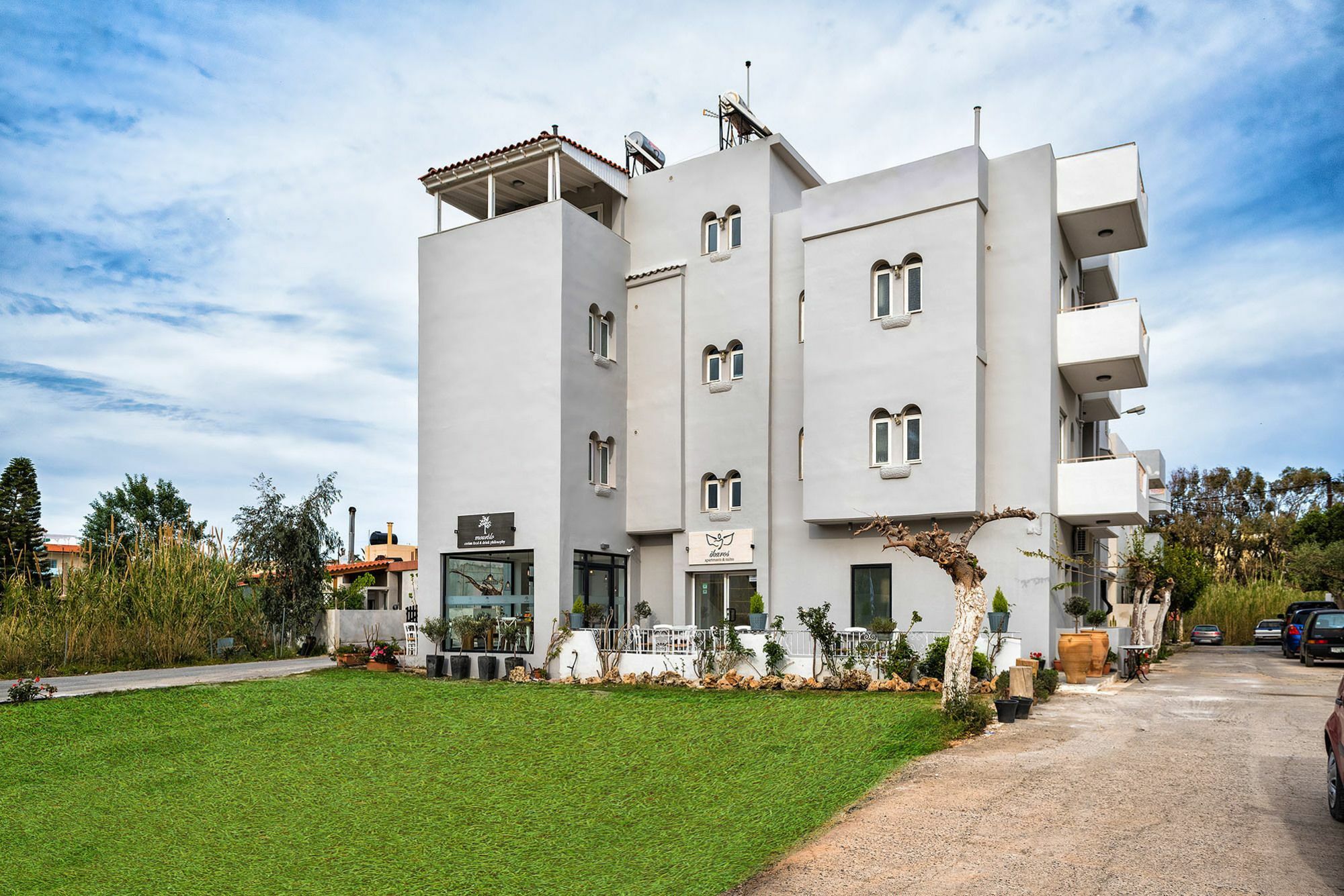 Ikaros Aparthotel *
